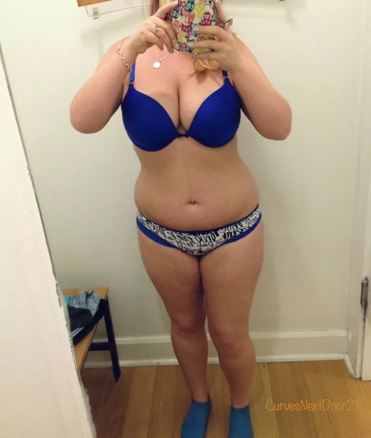 Do you like my new bra and panties? ðŸ˜…ðŸ’™ posted by CurvesNextDoor