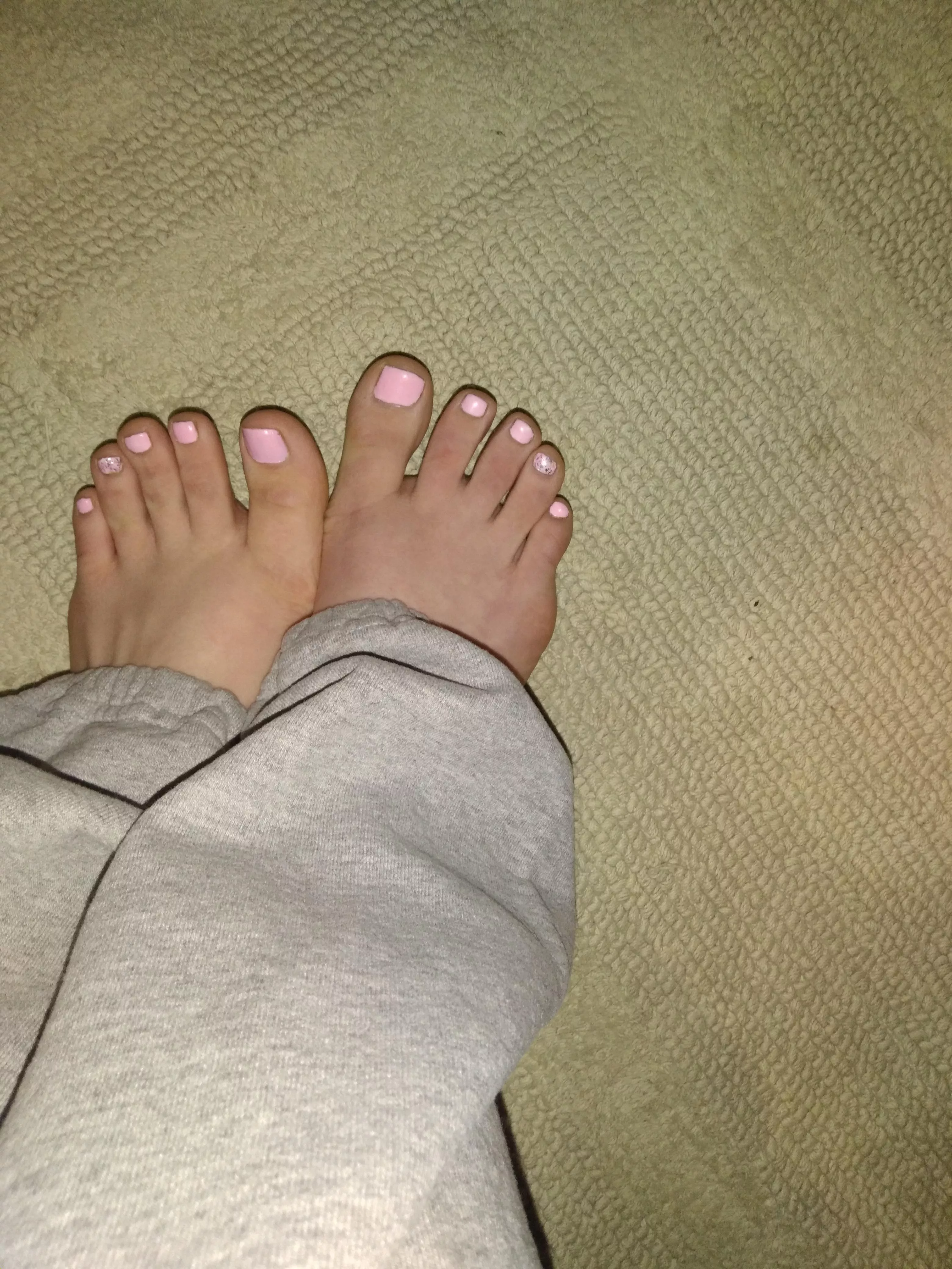 Do you like my pink toes posted by Daniella_222