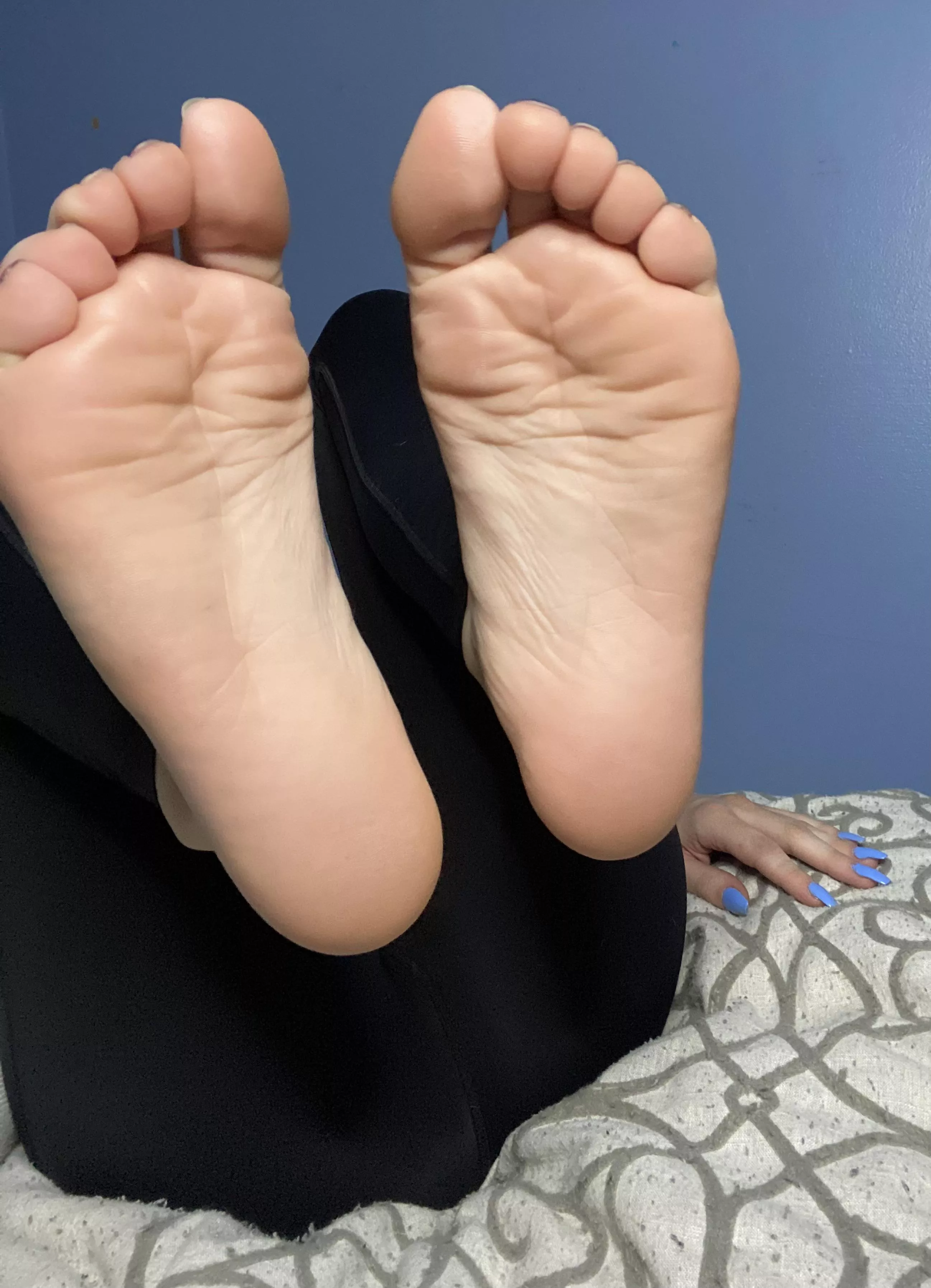 Do you like my soles? posted by cutetinykat