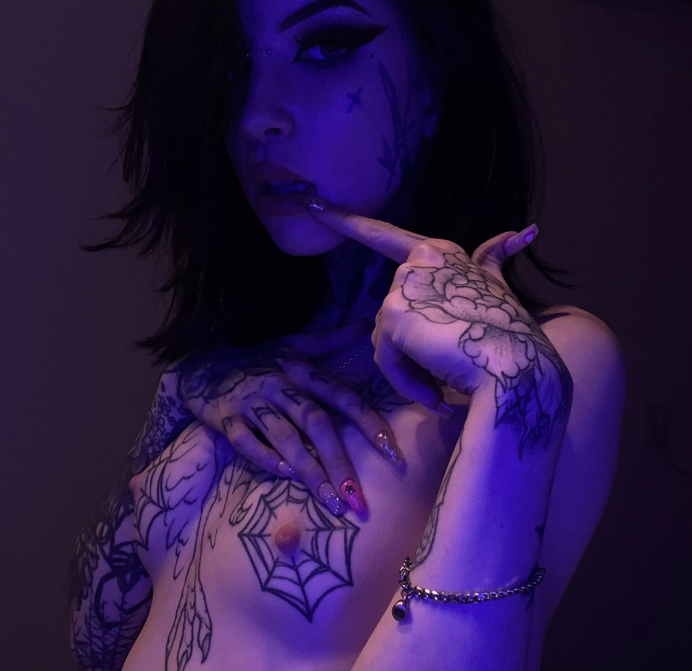 Do you like tattooed girls? posted by killahimori