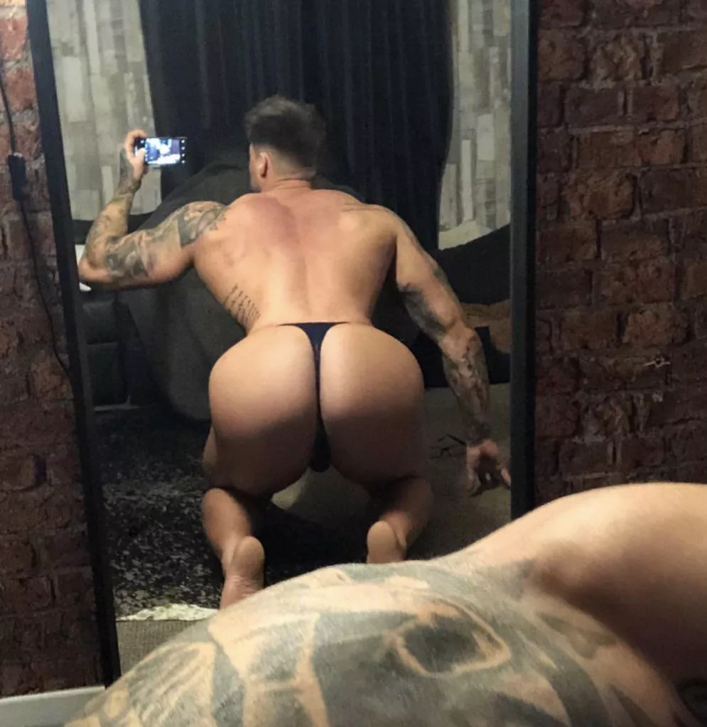 Do you like the view 👀 posted by MuscleAlphaXXX