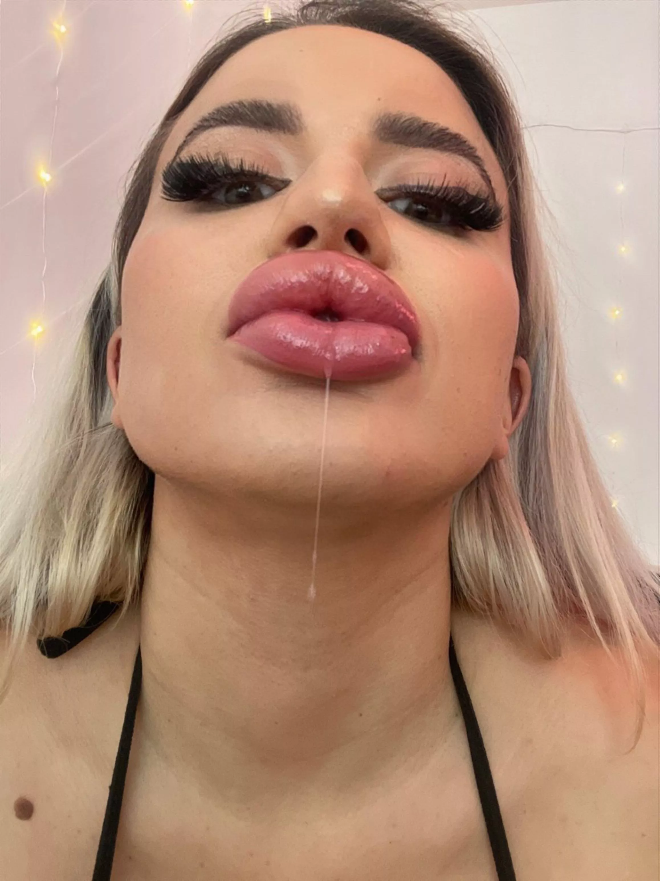 Do you like these big juicy lips ? 😈 posted by Relevant-Party1420