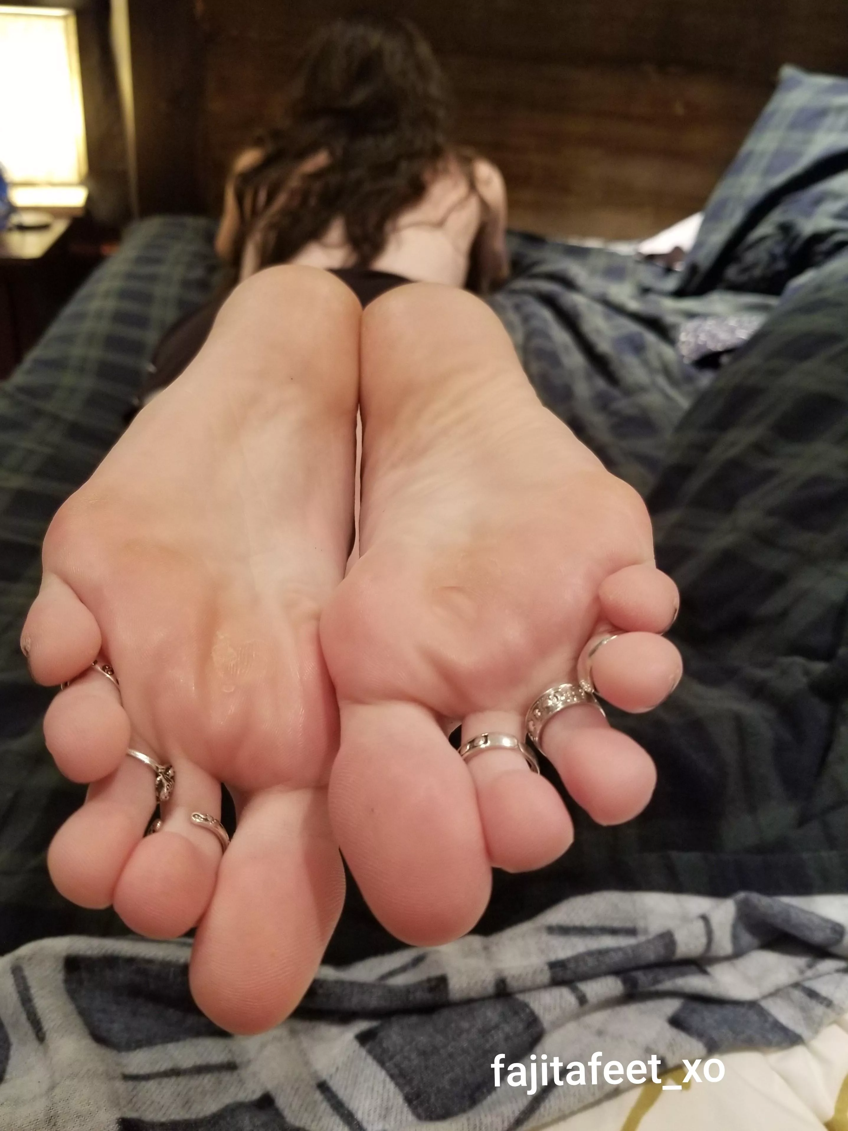 Do you like these soft pink toes? posted by Fajitafeet_xo