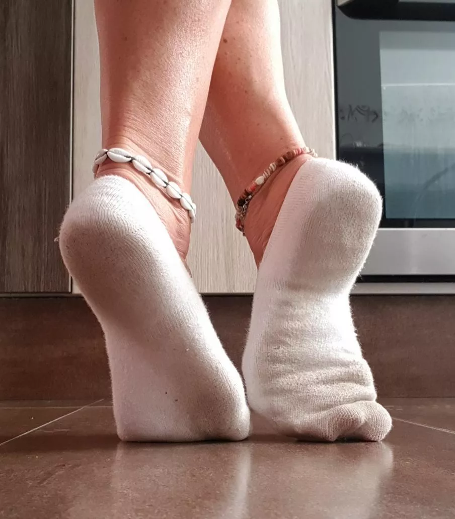 Do you like to smell my dirty White socks? posted by onlyfans_latina93