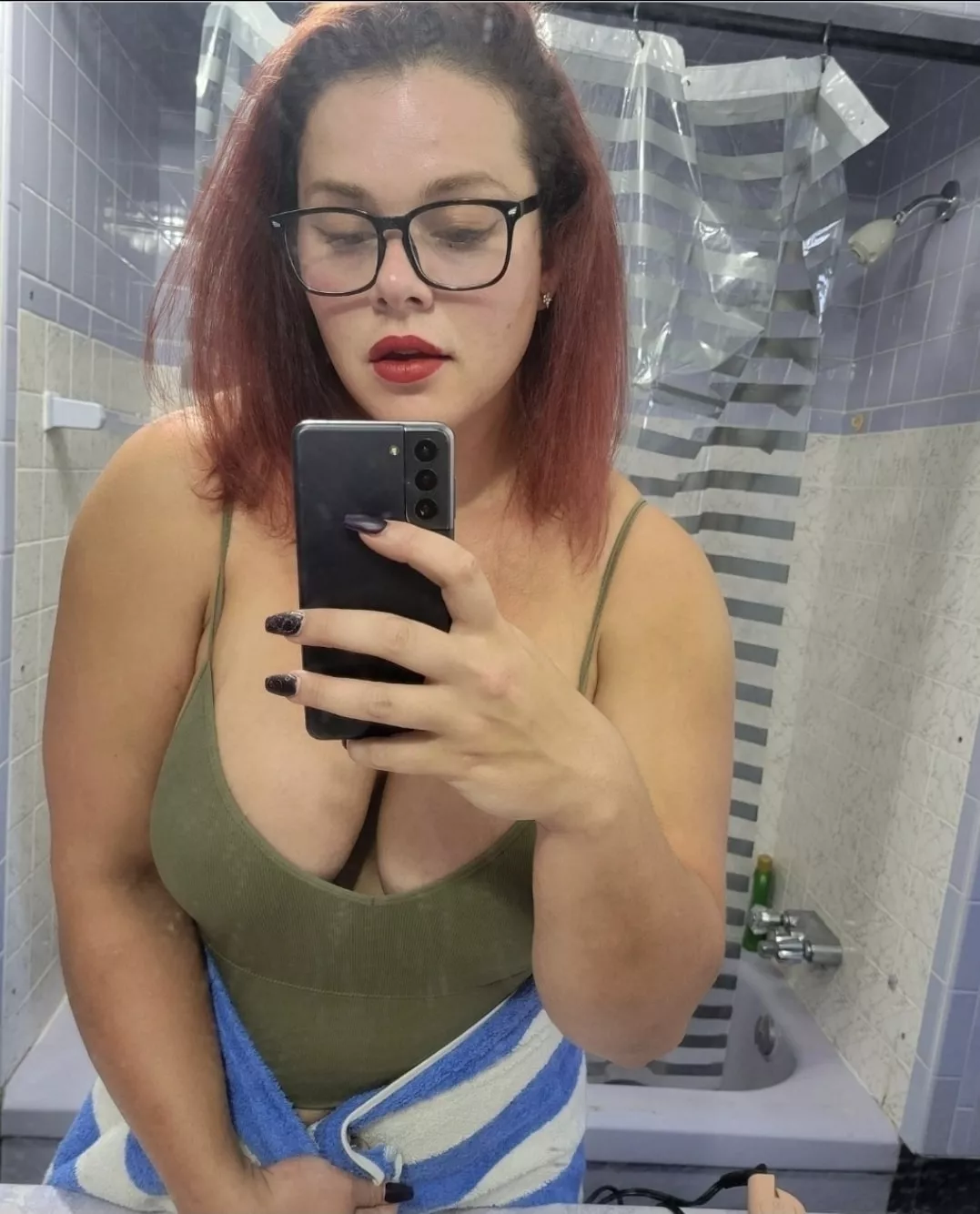 Do you make passes At girls who wear glasses? posted by goddesssophia1992