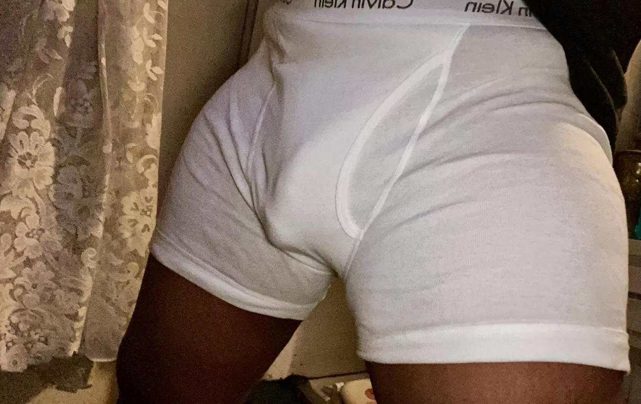 Do you prefer white or black calvins? 🧐 posted by SpiderSex69