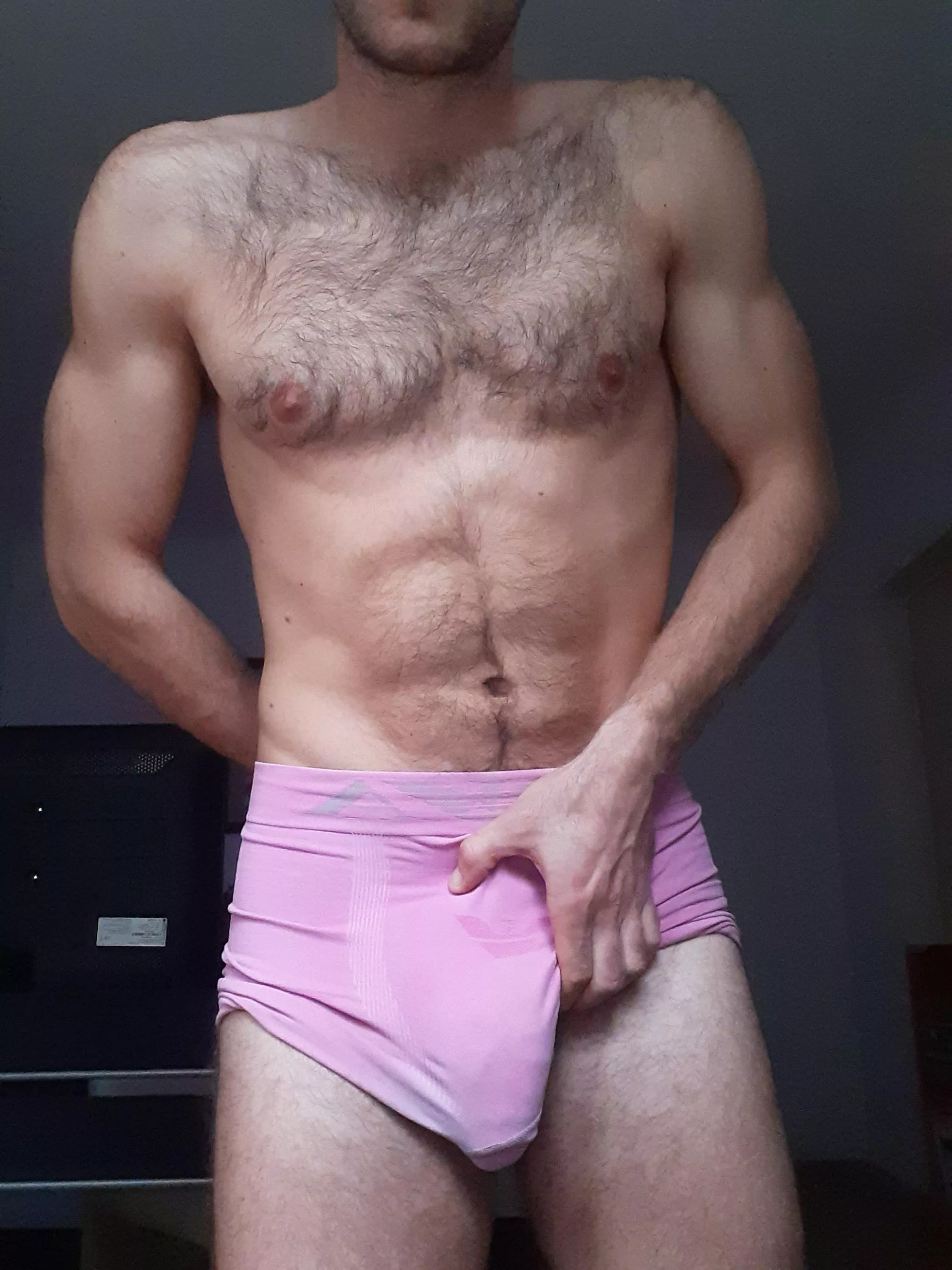 Do you want to bottom this bulge? ðŸ¥µ posted by iamxromx