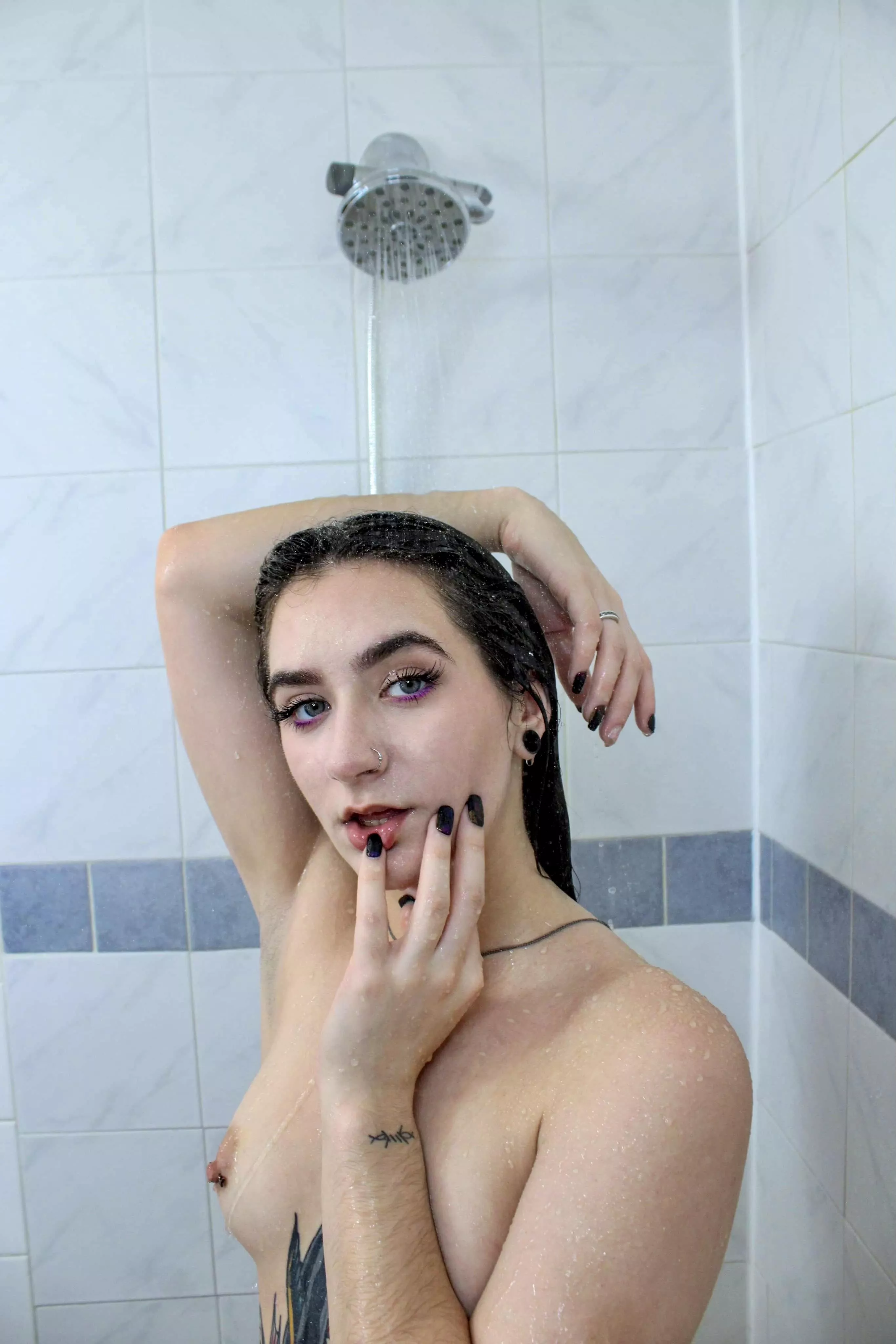 Do you want to shower with me? ðŸ–¤ posted by PlasticHope09