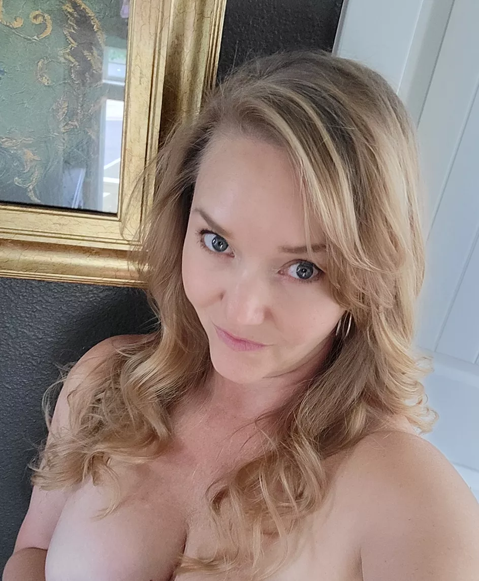 Do you want to to spend the day in bed with me? [F47] posted by Crystal_Sunshine_