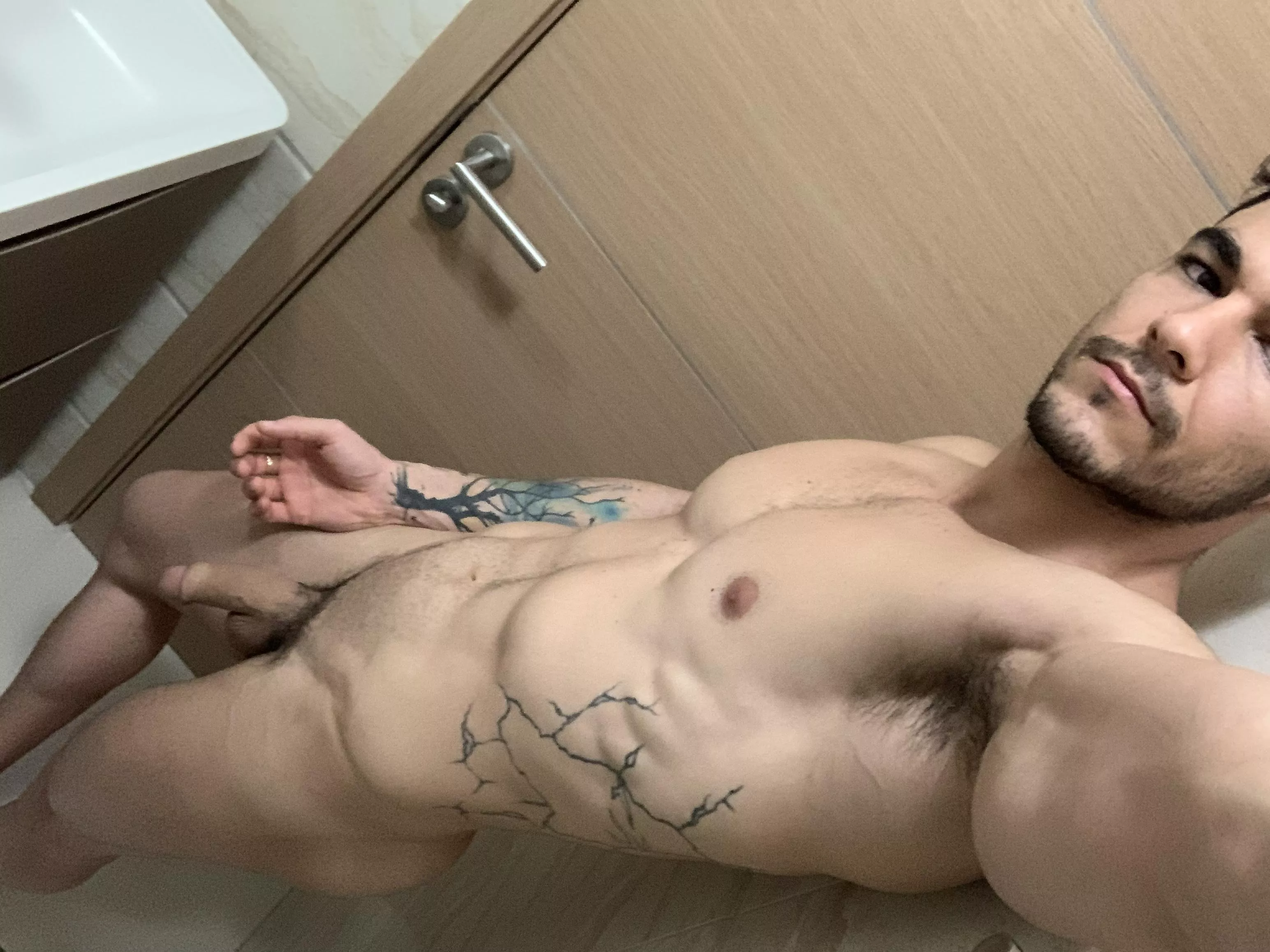 Do you want worship my body 😍🔥🥵 posted by leito_9211