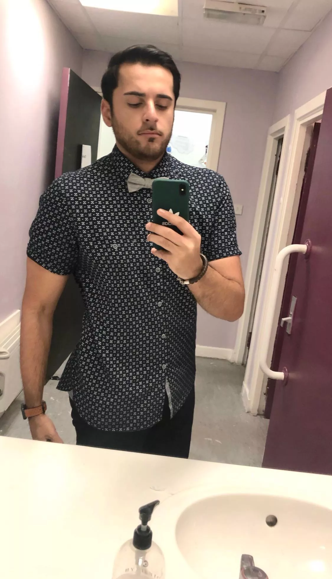 Does a Bow tie go with a short sleeved shirt? posted by AdorableWackerPro127