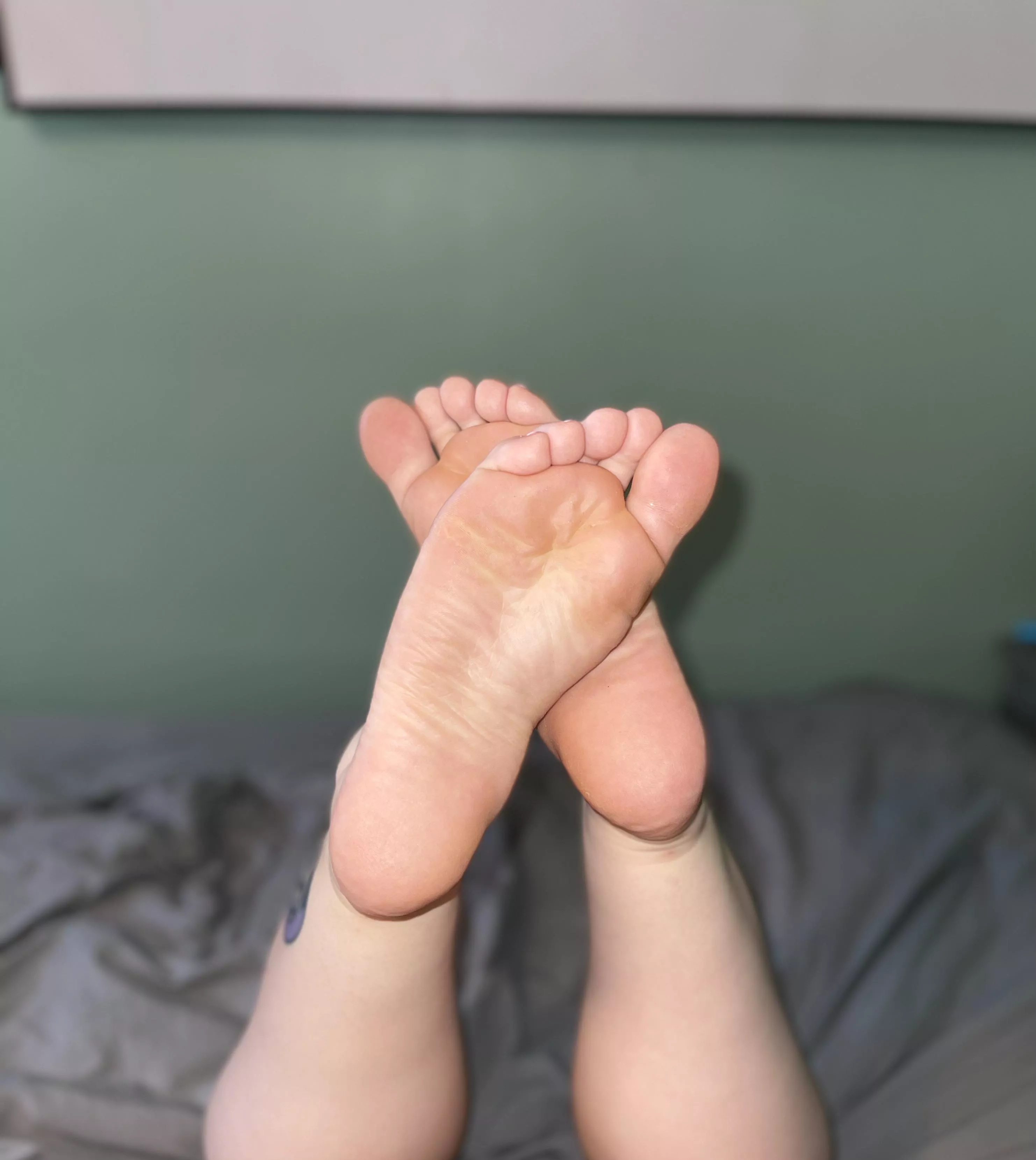 Does anyone like my soft soles🥺 posted by Mommy__Milkers_