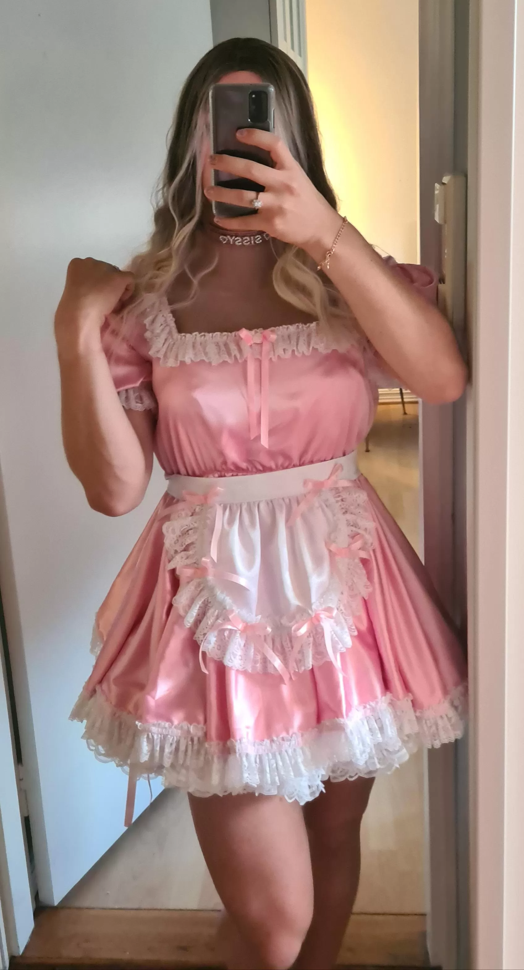 Does anyone need a maid?🥰 posted by Sofie1998