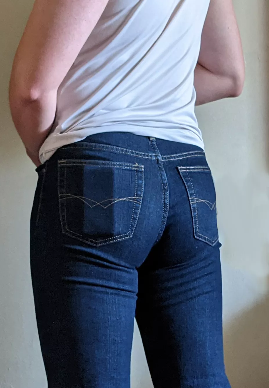 Does it looks like i wearing thongs under jeans? posted by DirtyDude69a