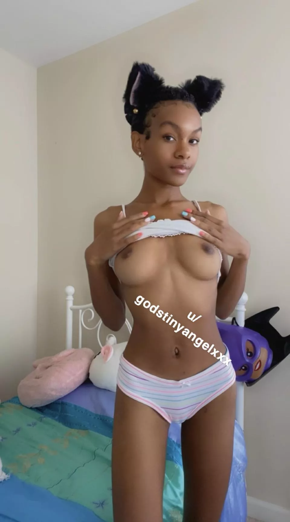 does my 19 year old body turn you on? 🥰 posted by godstinyangelxxx