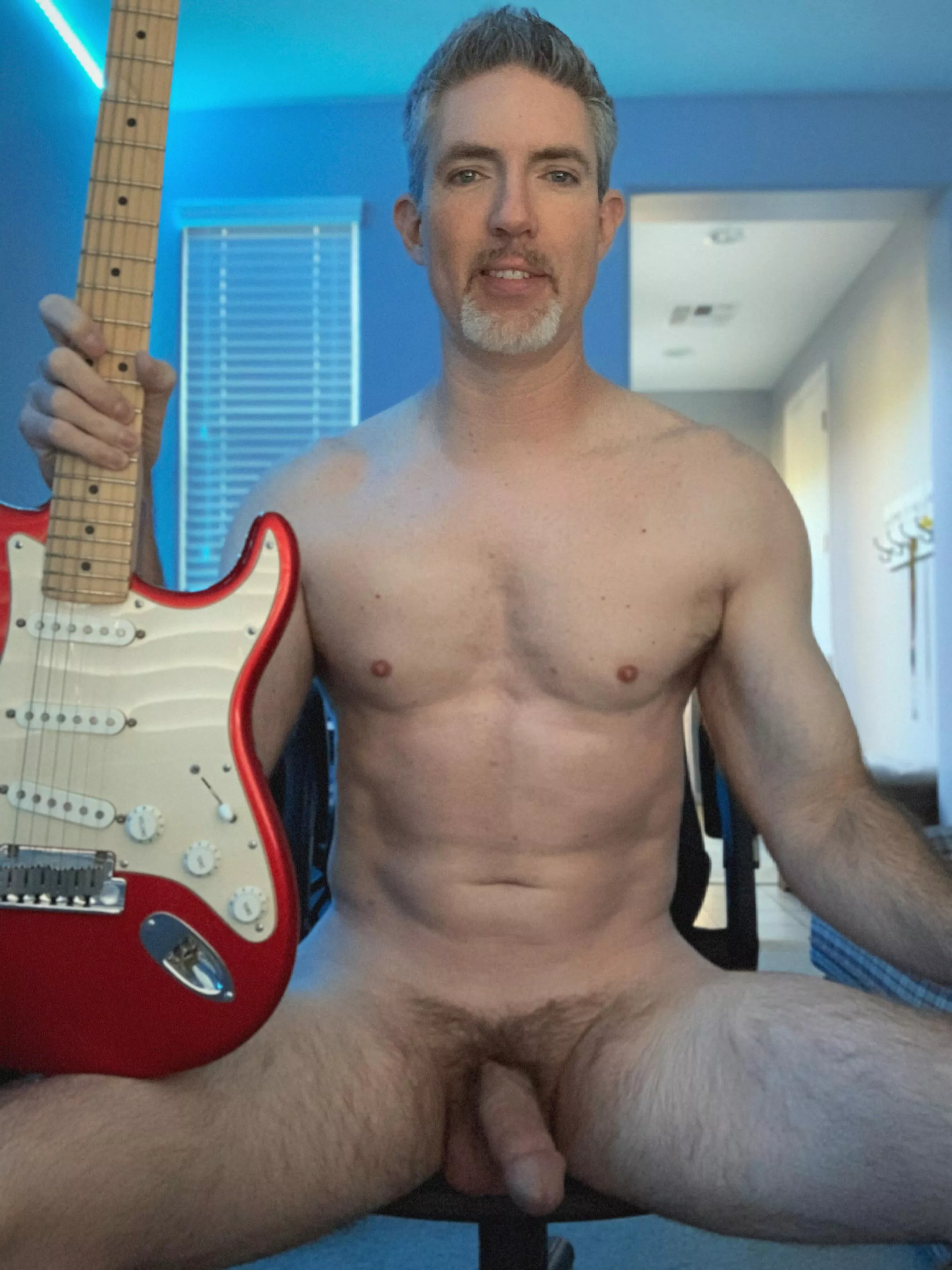 Does my dad bod rock?😜(45) posted by noonewouldbelieveme9