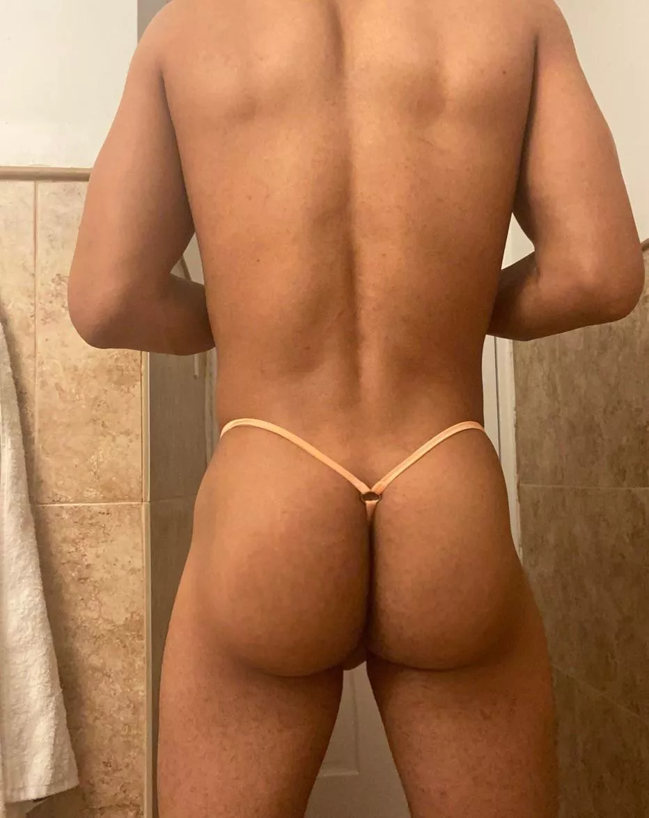 Does my 🍑 look good in this 🍑 thong ? posted by PeachCrocodile2