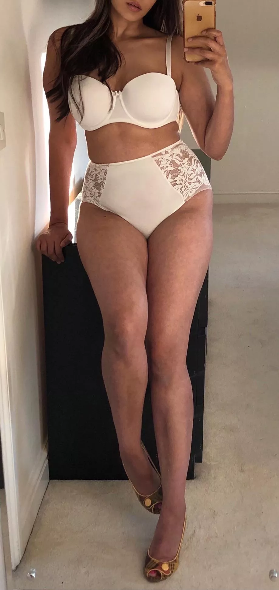 Does white underwear look good on my golden brown skin? 💋 posted by knightrider69x