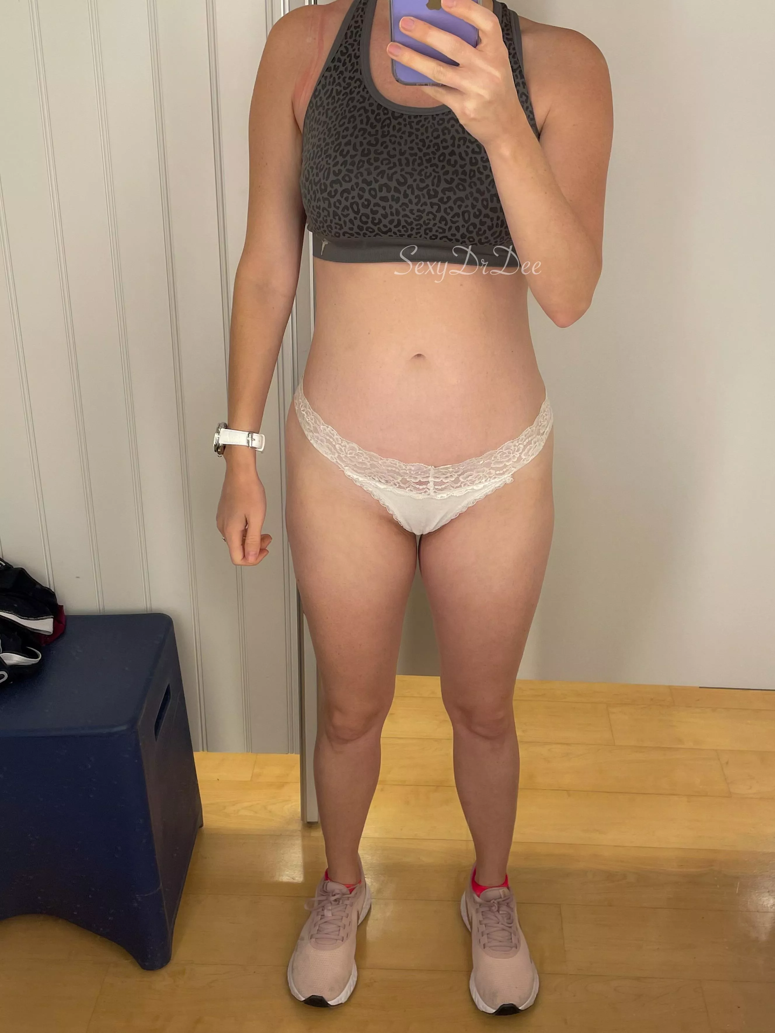 Doing what all good MILFs do in the changing roomâ€¦take sexy pics (35f) posted by SexyDrDee