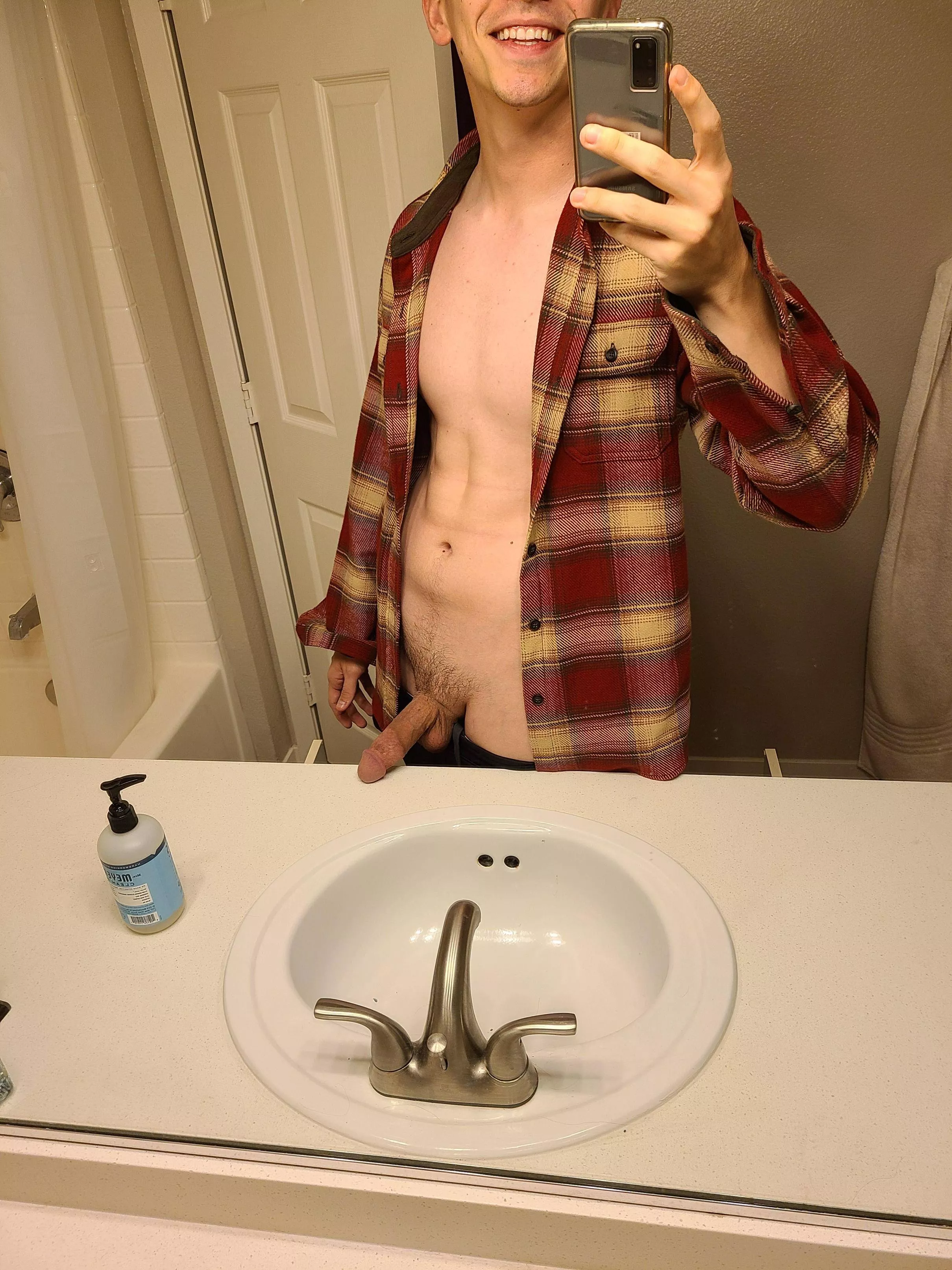 Don't mind me, just a lumberjack showing off his wood 🪓🪵 posted by mybetteralt