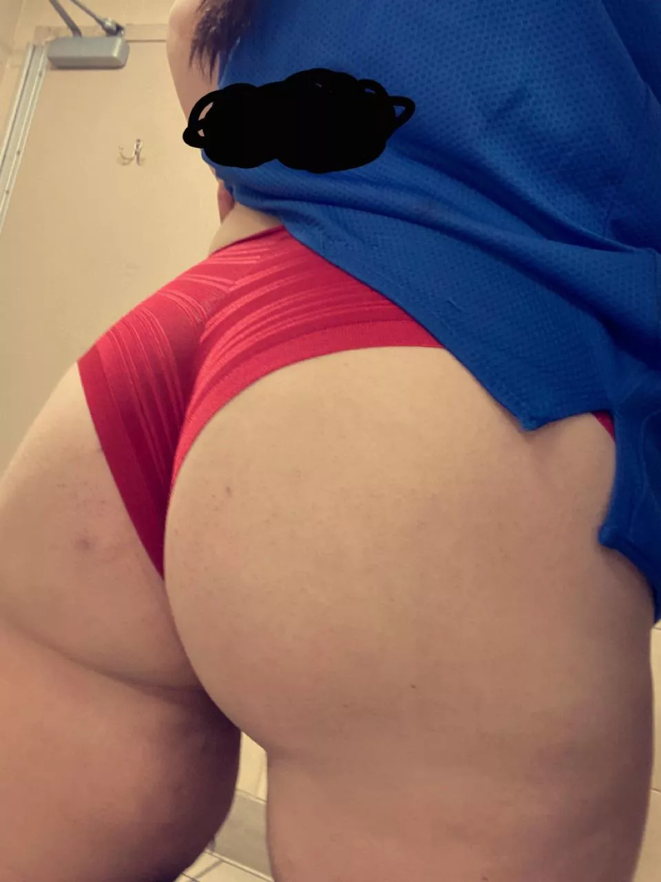 Don’t mind me, just taking booty pics at work [F] posted by August_plus