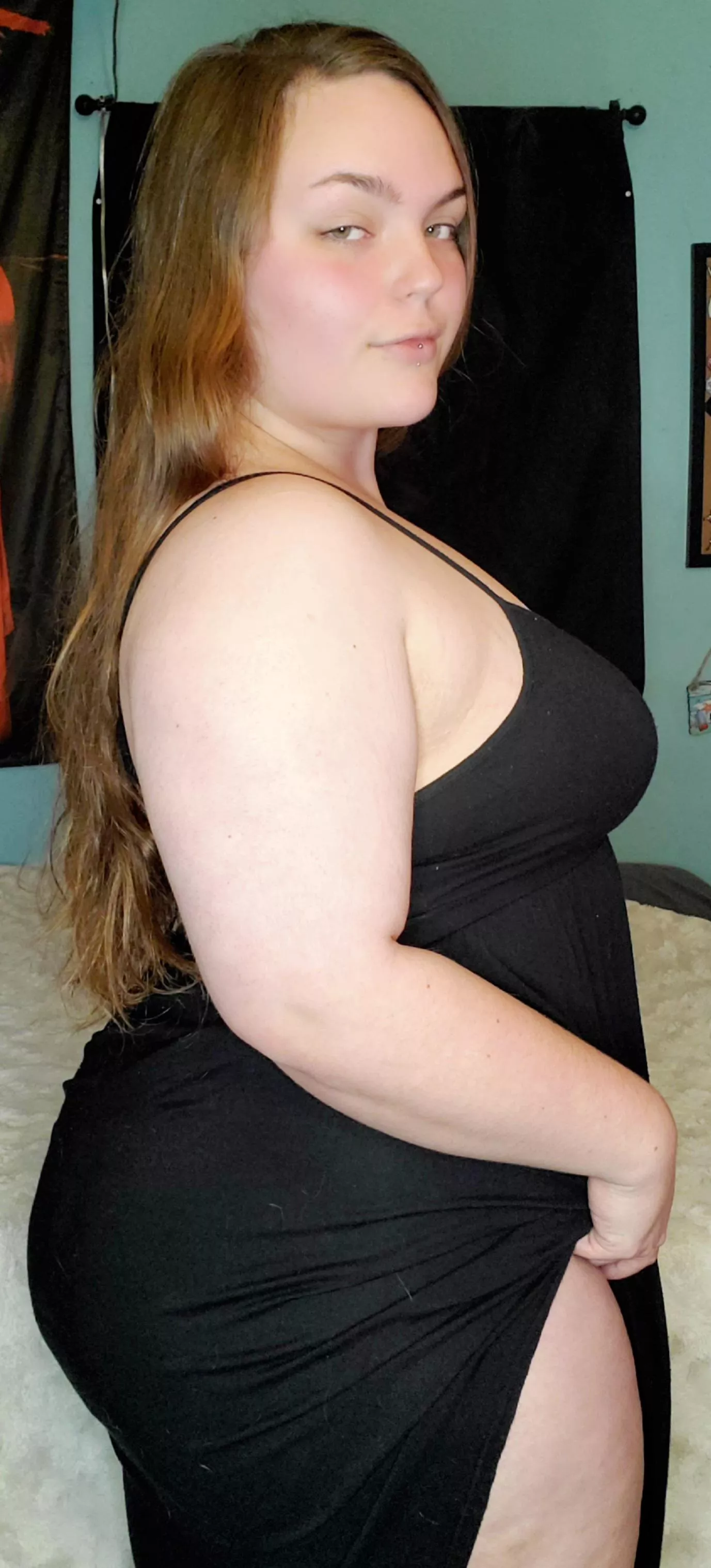 Don't ya just love a BBW in a little black dress? 🥰 posted by crybabydaddy