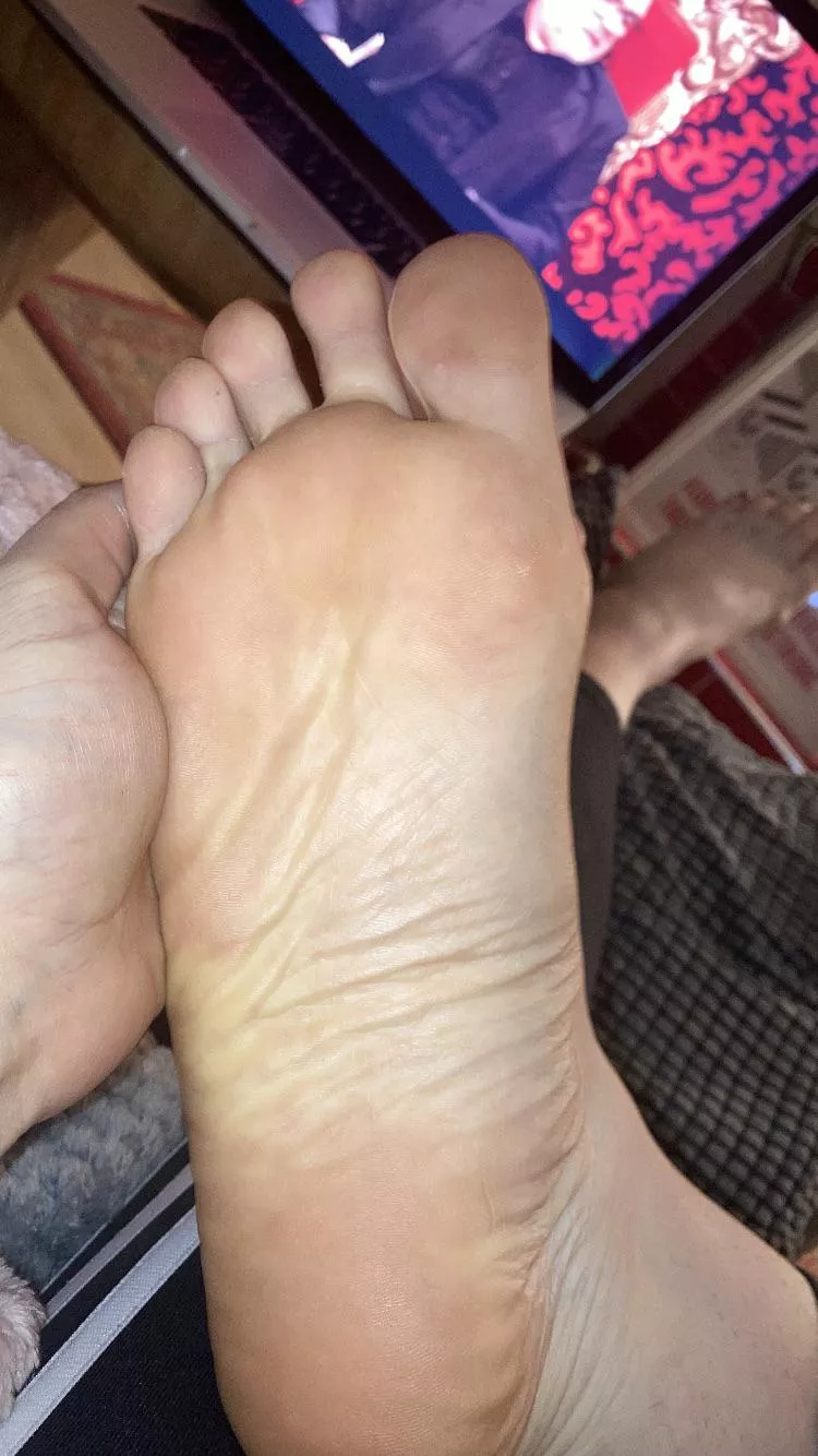 don't you agree my soles are perfection? posted by GoddessAuroraNSFW