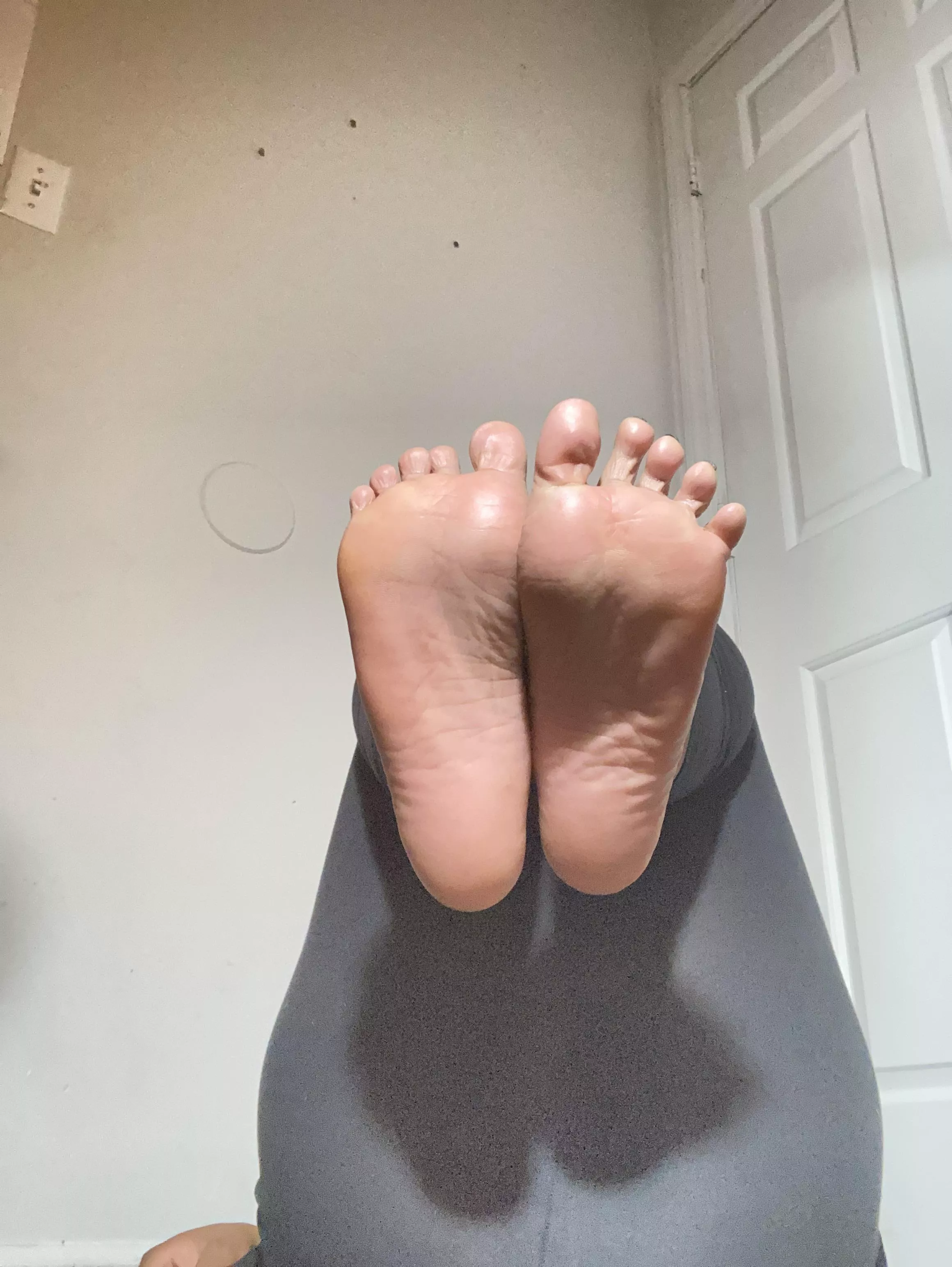 Don’t you like the wrinkles in my soles😉 posted by Disastrous-Ad6838