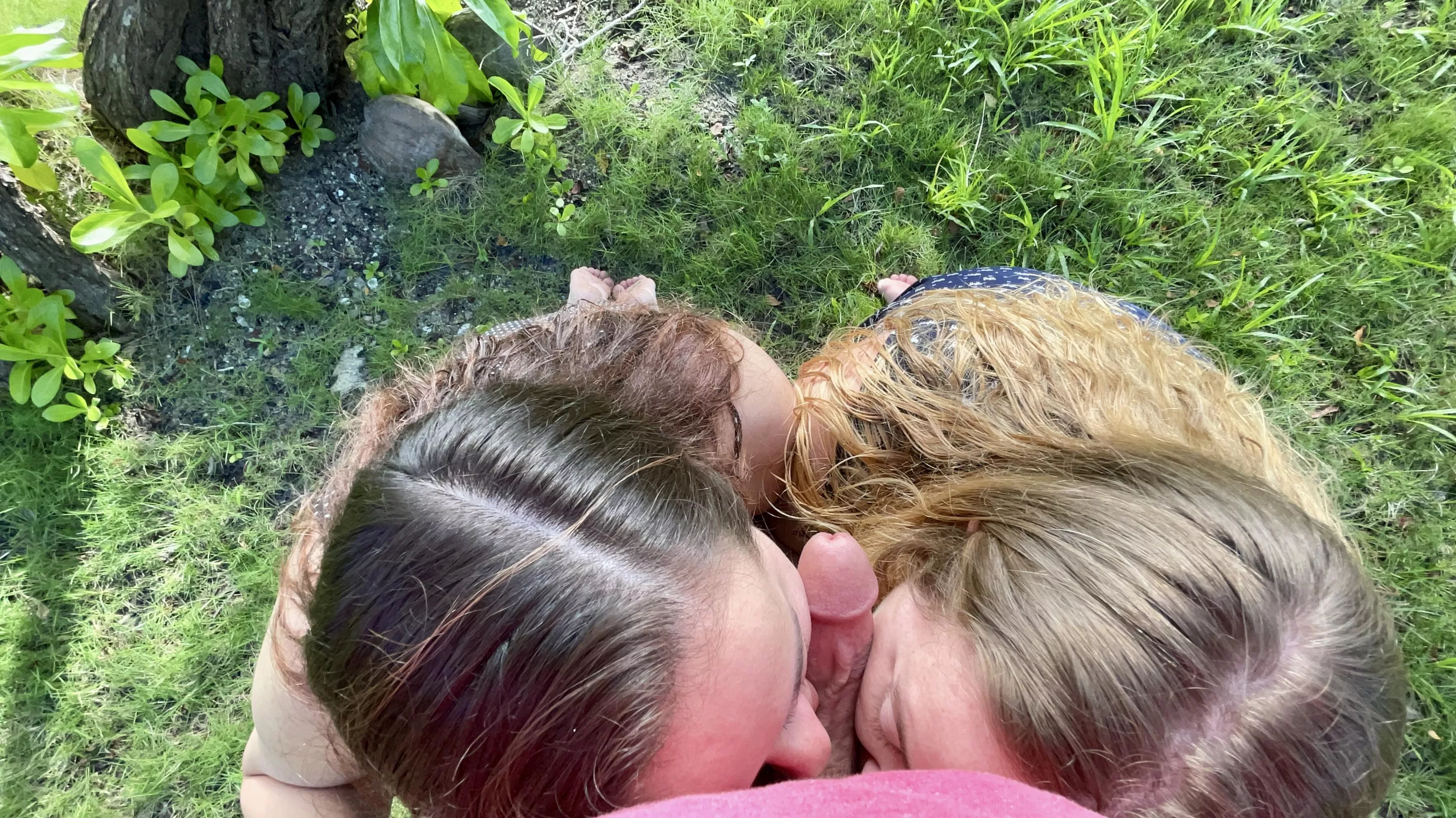 Double blowjob in the park! posted by poly_triad