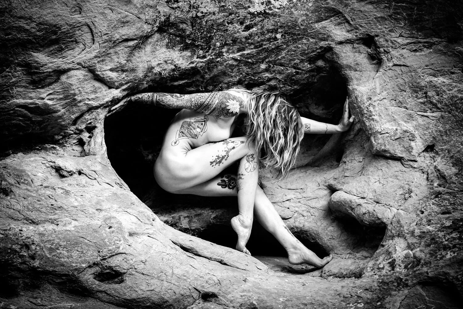 Down in a hole. Feeling so small🖤 posted by the-real-slim-cadi