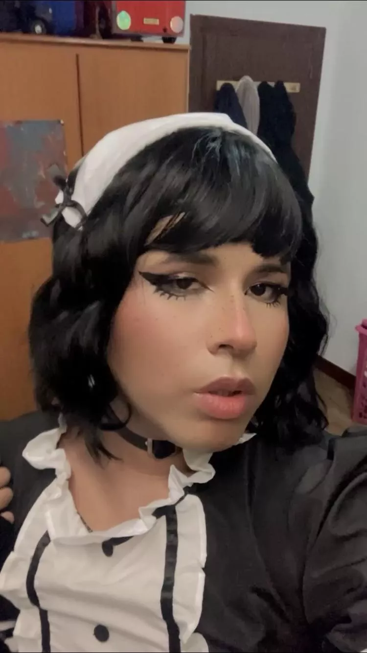 Dressed as a maid for New Years and I felt so pretty🥰 posted by ispookyneedle