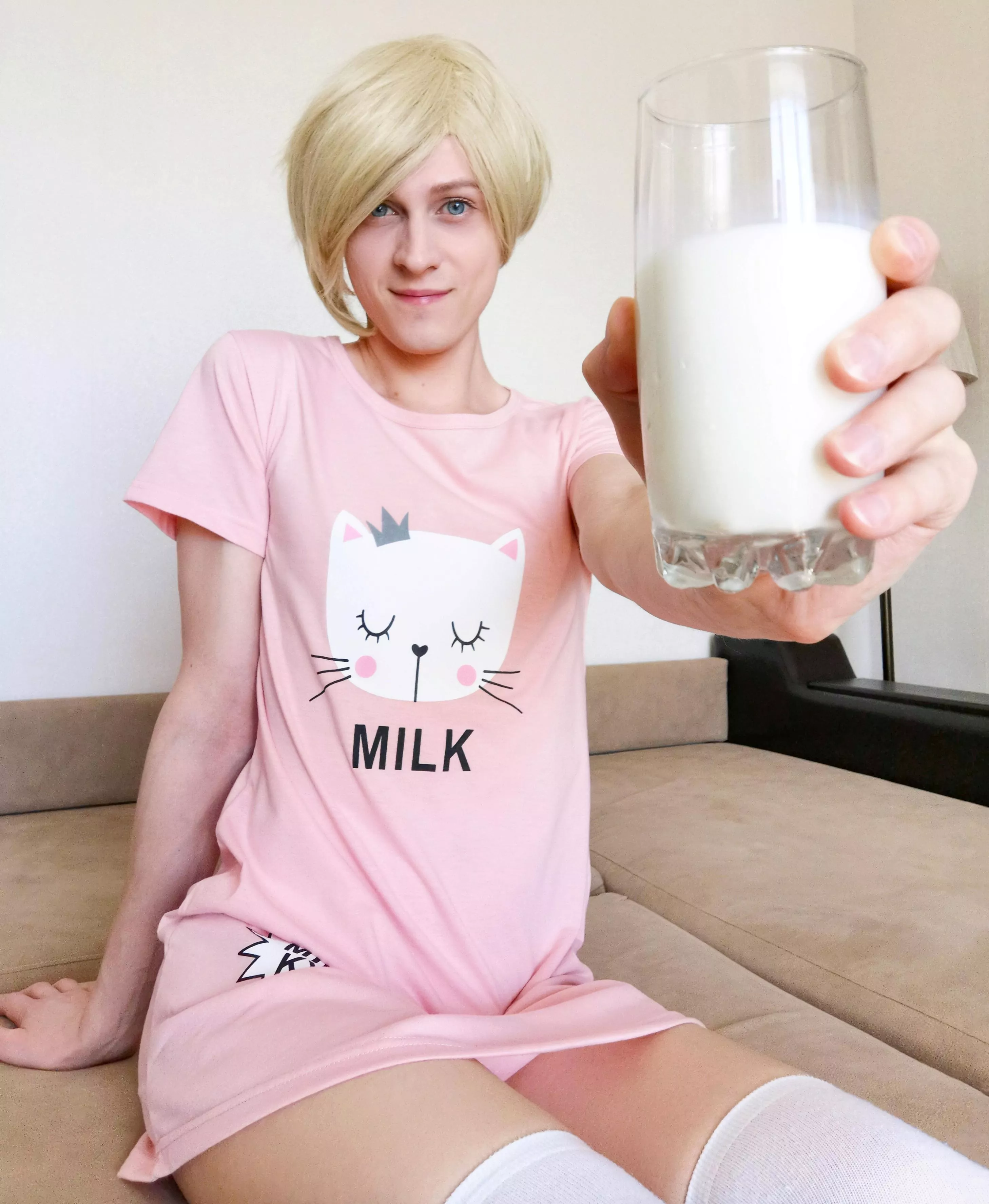 Drink milk! Milk is healthy 🥛 posted by Vejenity