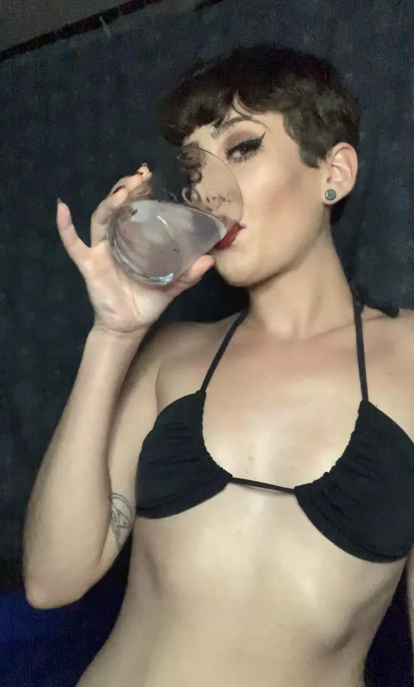 Drinks on meâ€¦ or off of me ðŸ¤¤ðŸ’¦ posted by Shibari_kitten1