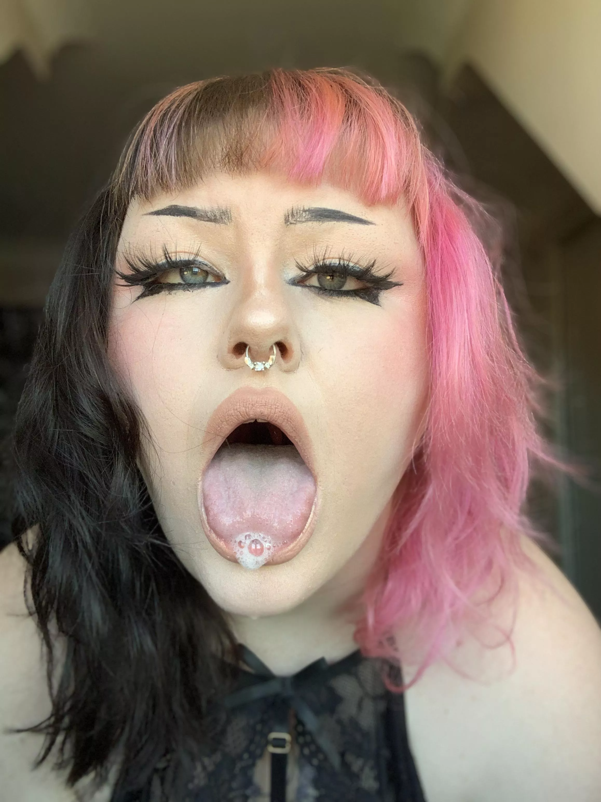 Drooling fuckdoll 🎀🖤 posted by cherrydoll420