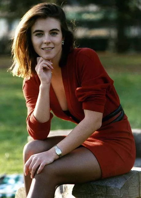 Elizabeth Hurley in 1989 posted by mal0980