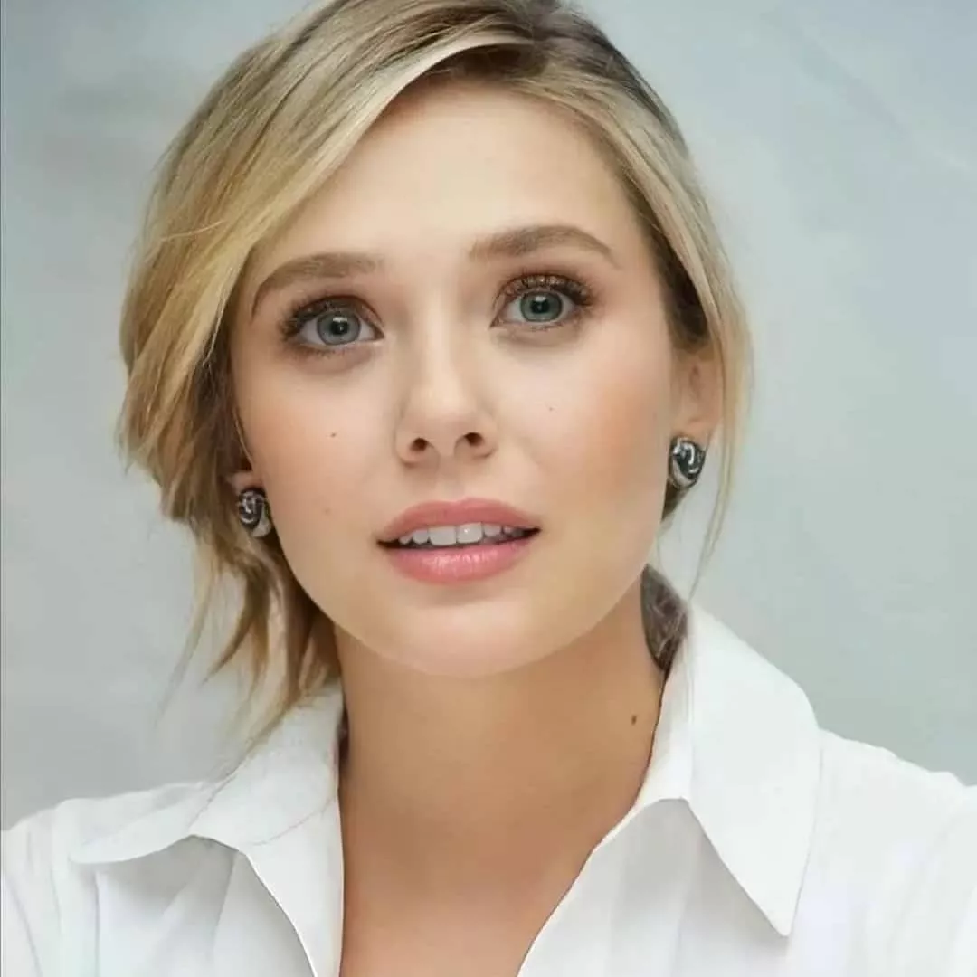 Elizabeth Olsen posted by Steakonmyplate