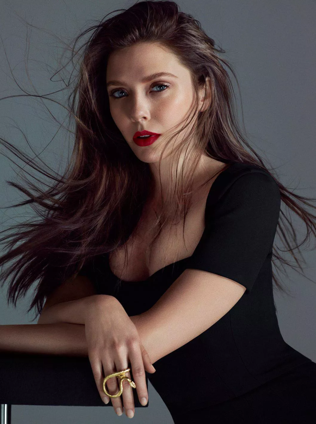 Elizabeth Olsen posted by mikere24