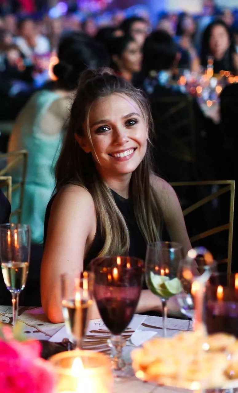 Elizabeth Olsen posted by sagar7854