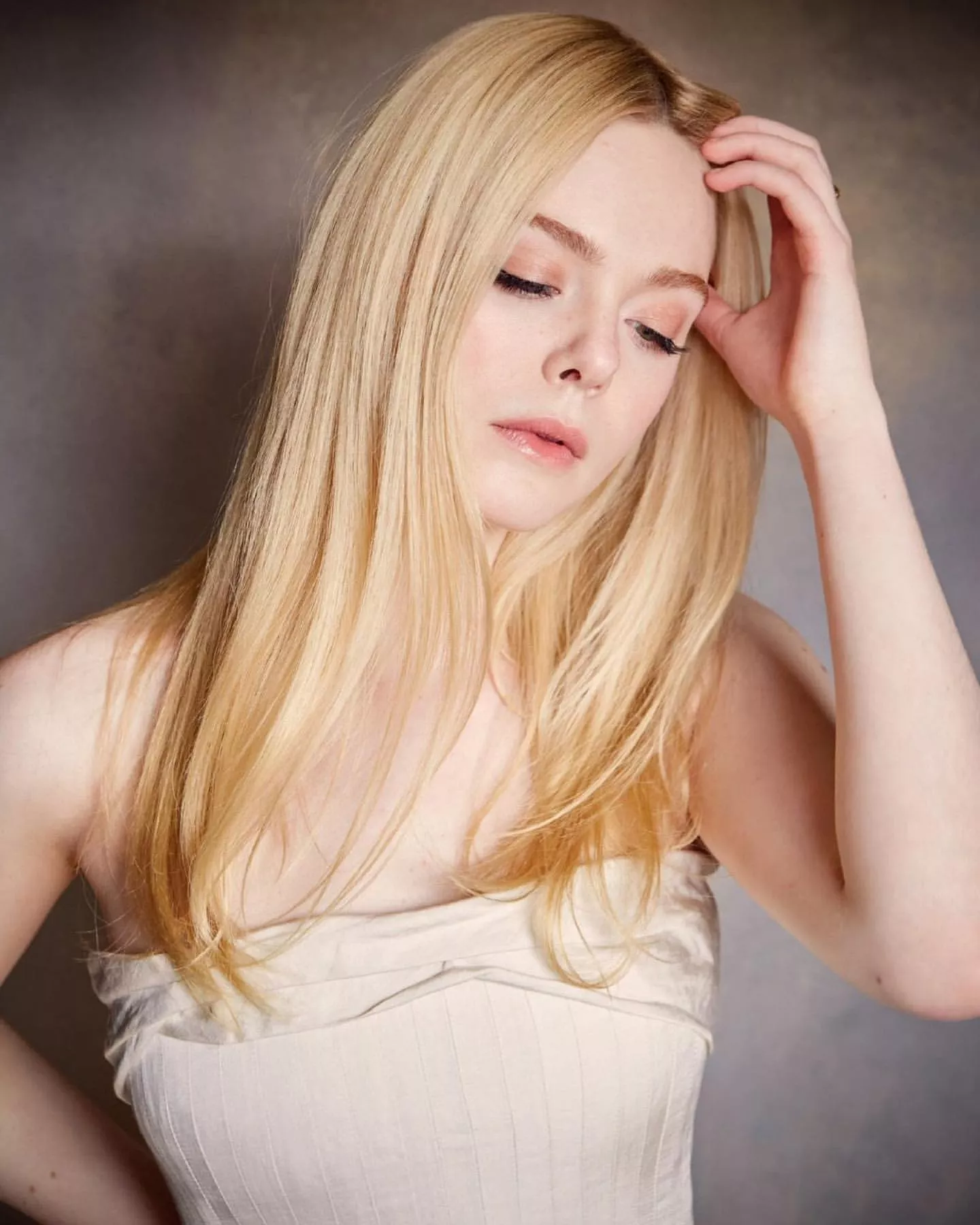 Elle Fanning posted by sagar9175