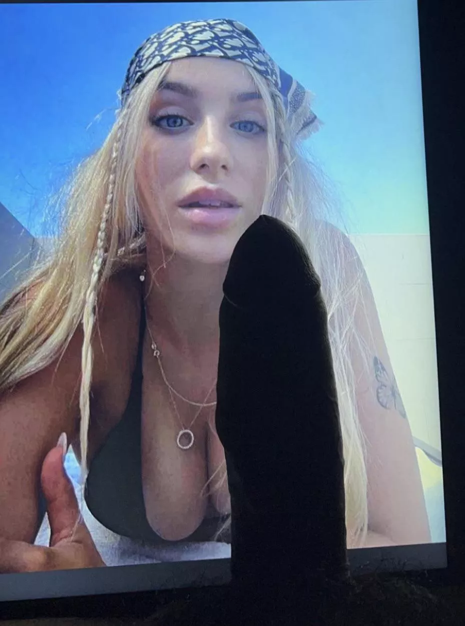 Ema Louise Cocked posted by macgod_