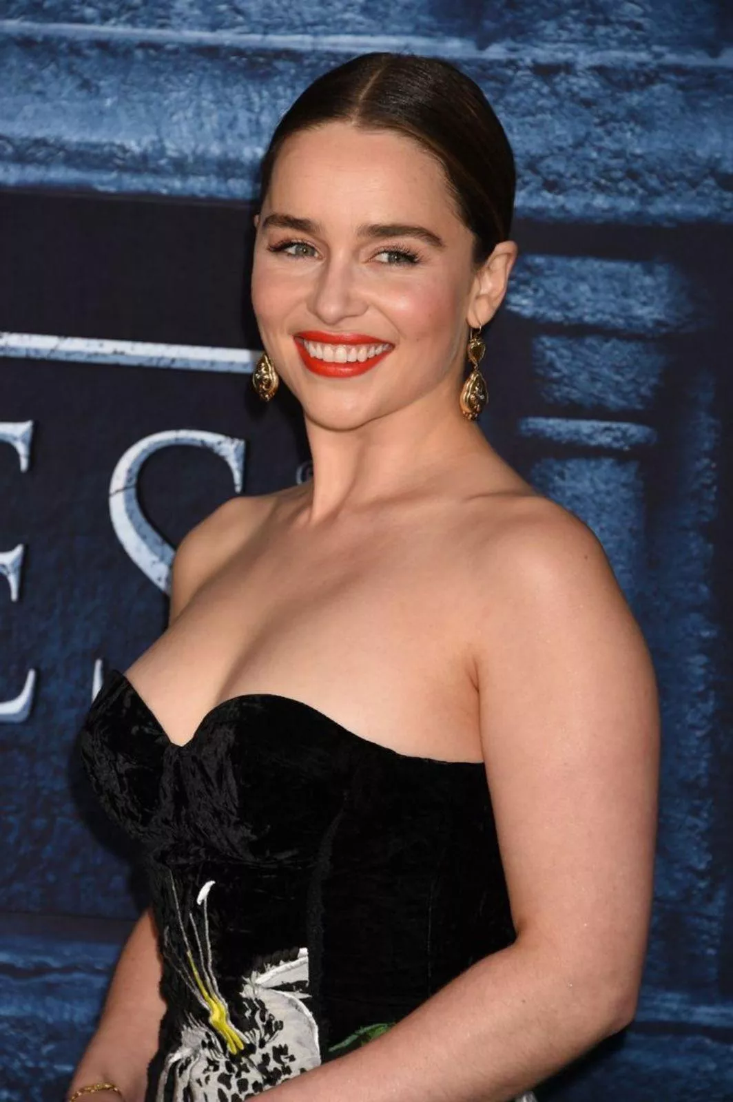 Emilia Clarke DSLâ€˜s and jugs posted by surebro27