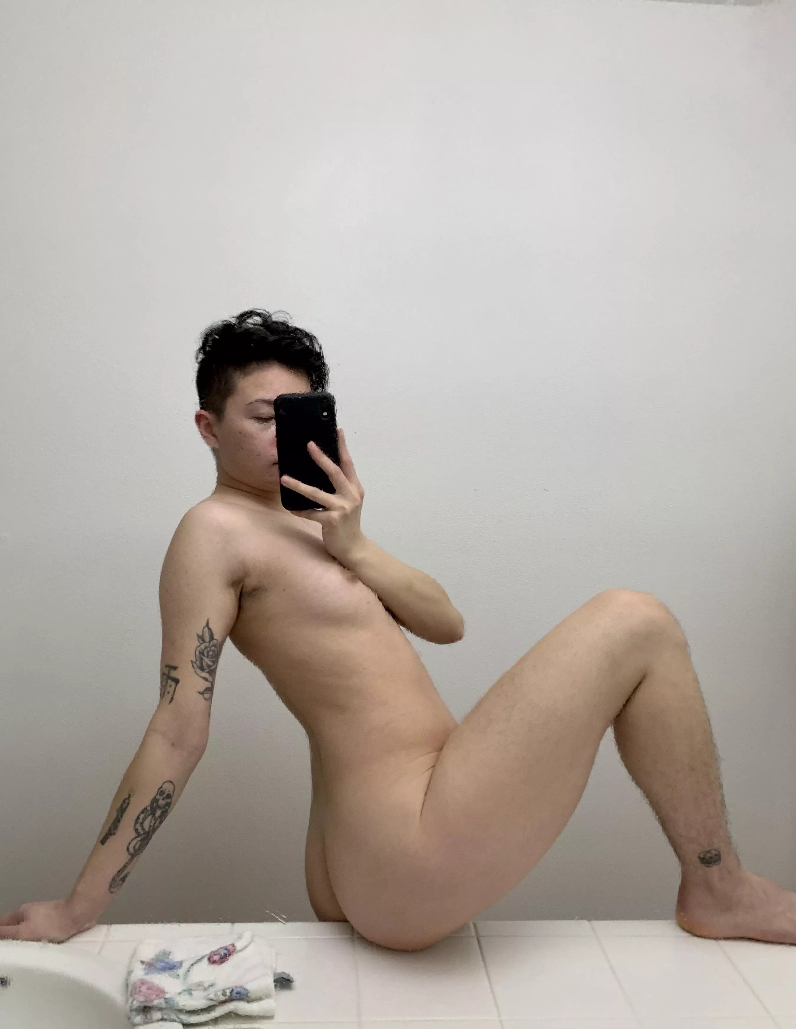 enjoying this enormous mirror posted by spookylilbunny