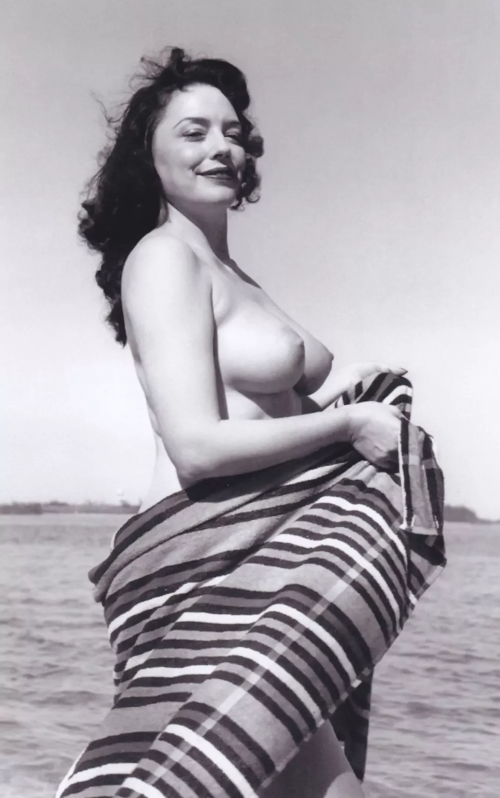 Evelyn West by Bunny Yeager, c. 1950s posted by saudelobaes