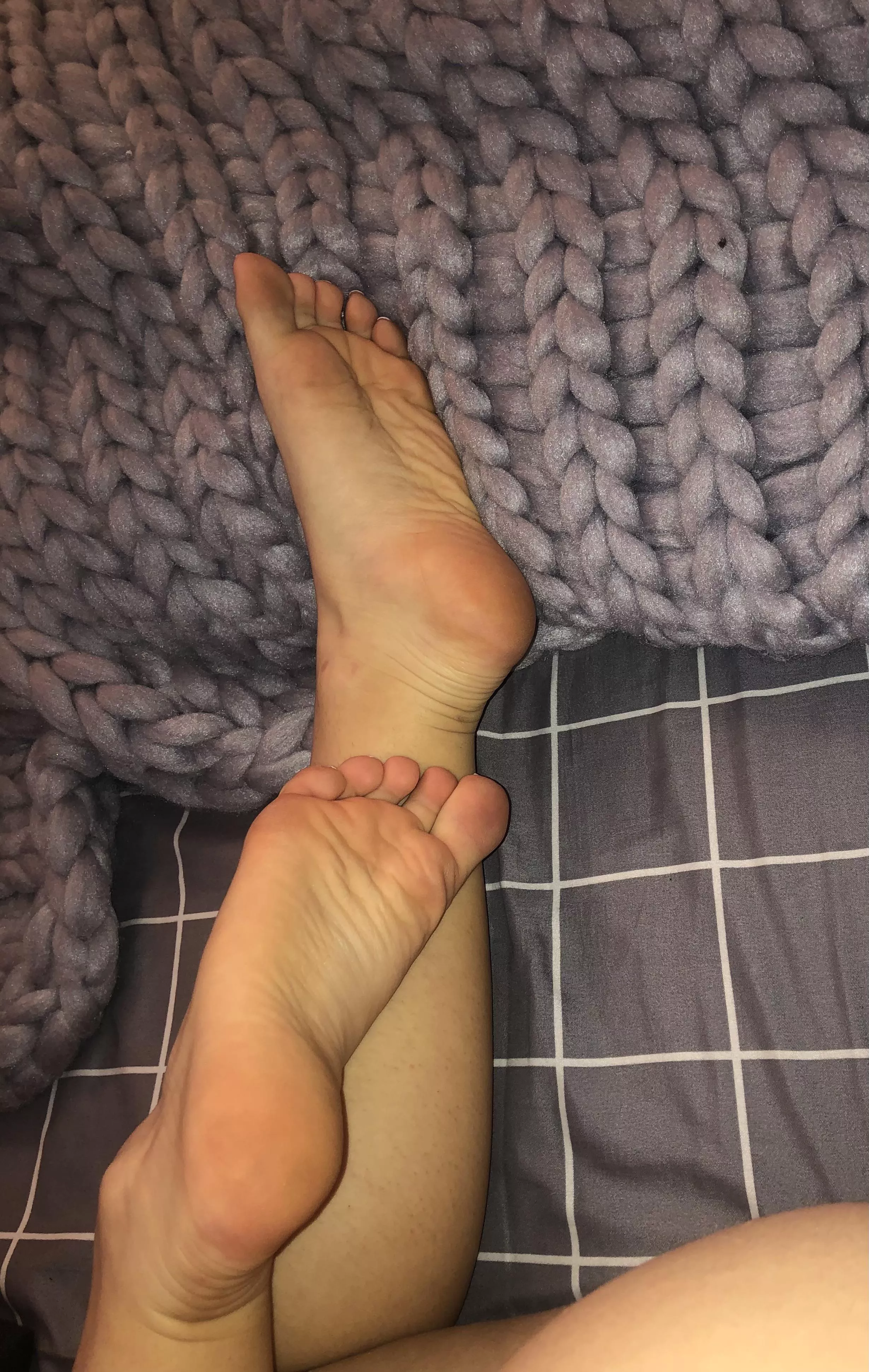 evenings with feet 😍 posted by Livfeets