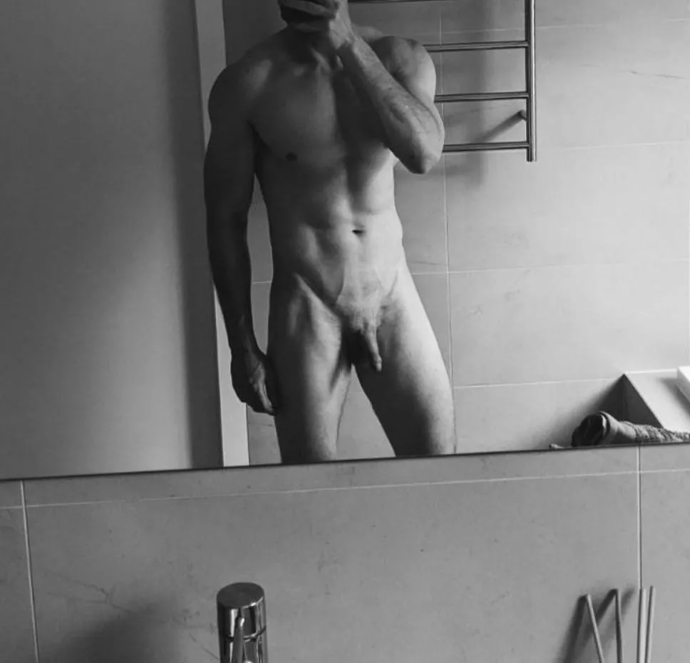 Everything looks more artistic in B&W (M)38 posted by Melbourneshufflers