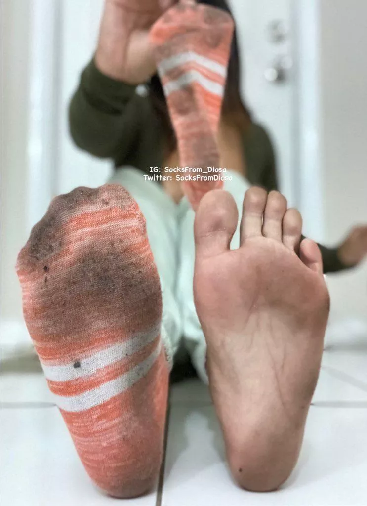 Extra sweaty pair you can tell by the foot printðŸ™ŒðŸ¼ posted by Socksfromdiosa