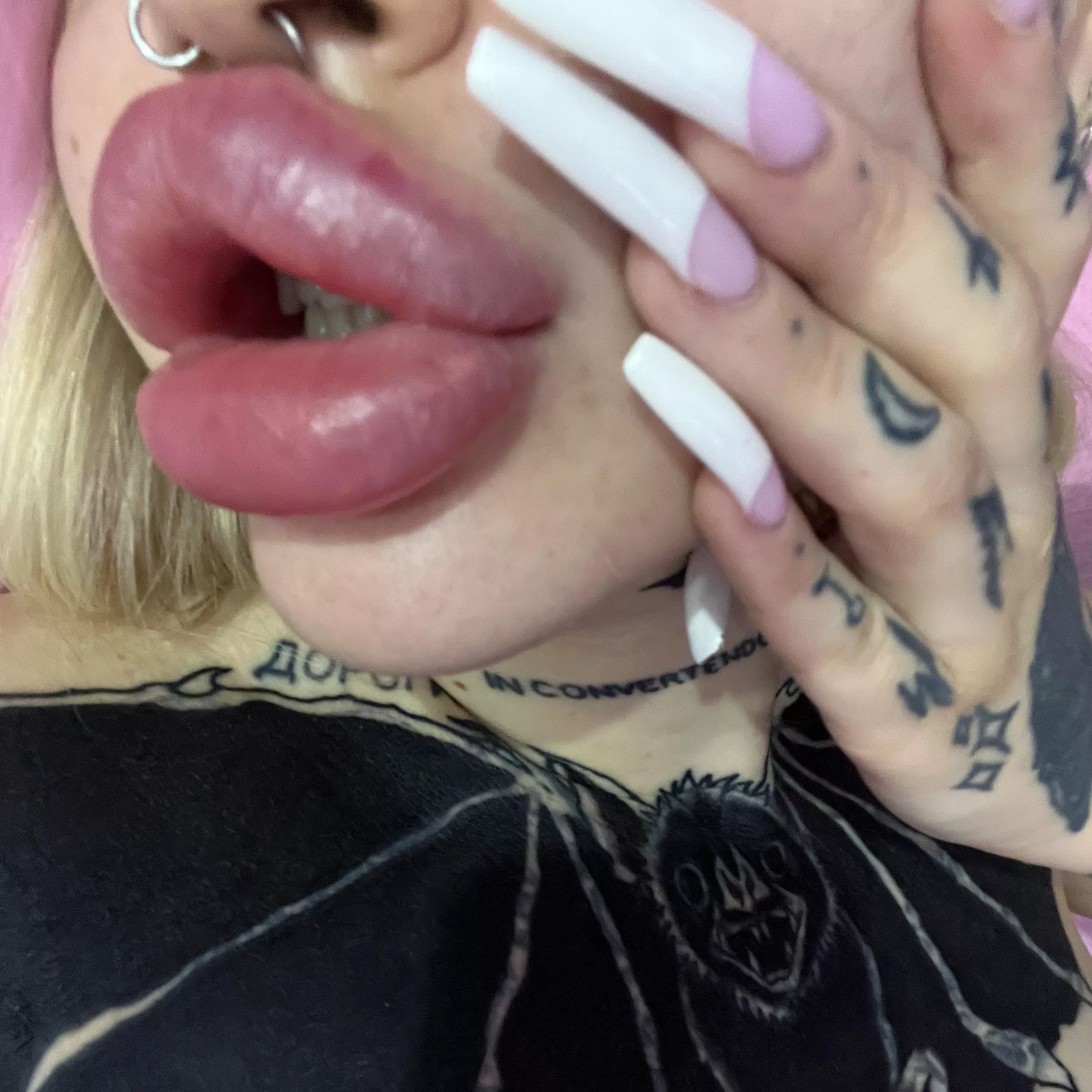 Extreme lips and extreme nails ðŸ˜ posted by nasty_bimbo