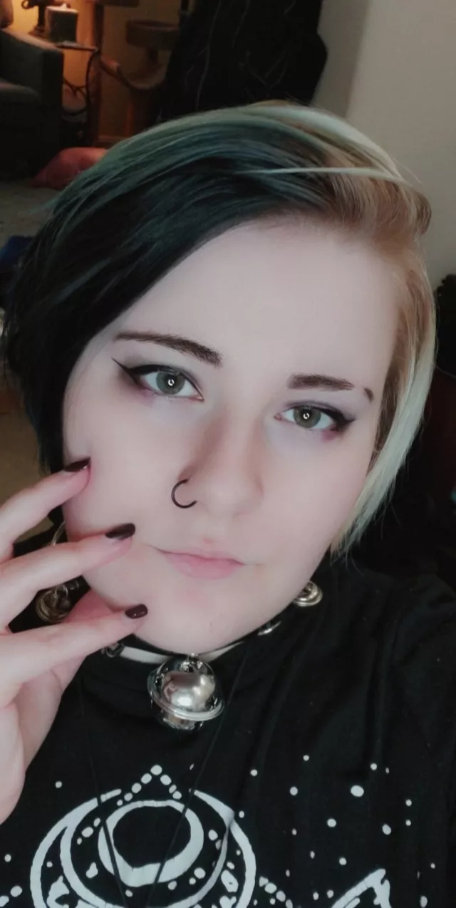 (F 19) Makeup look for today ðŸ–¤ posted by rainbowstorm130