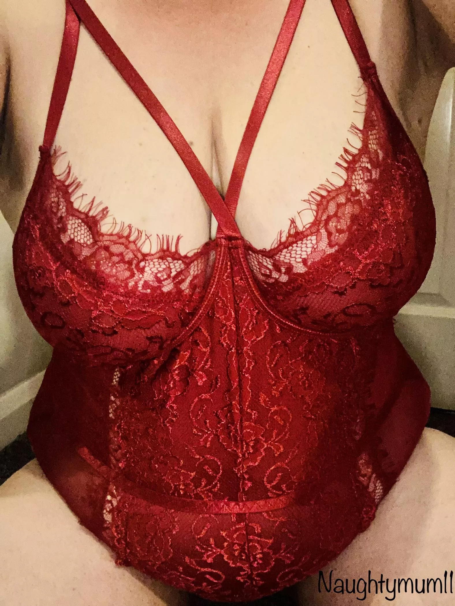 (F) 41 does red suit me? posted by naughtymum11