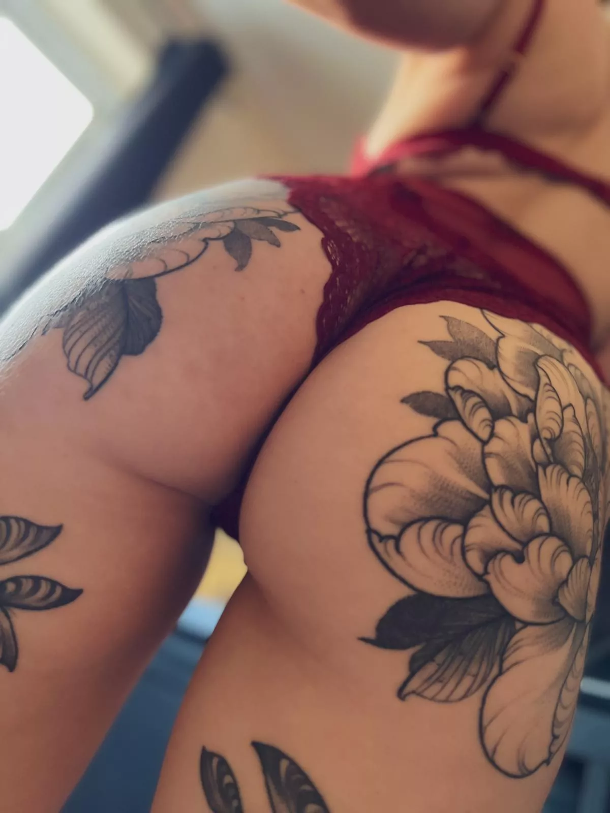 [f] A peachy tattooed booty, you like? posted by the_huldra